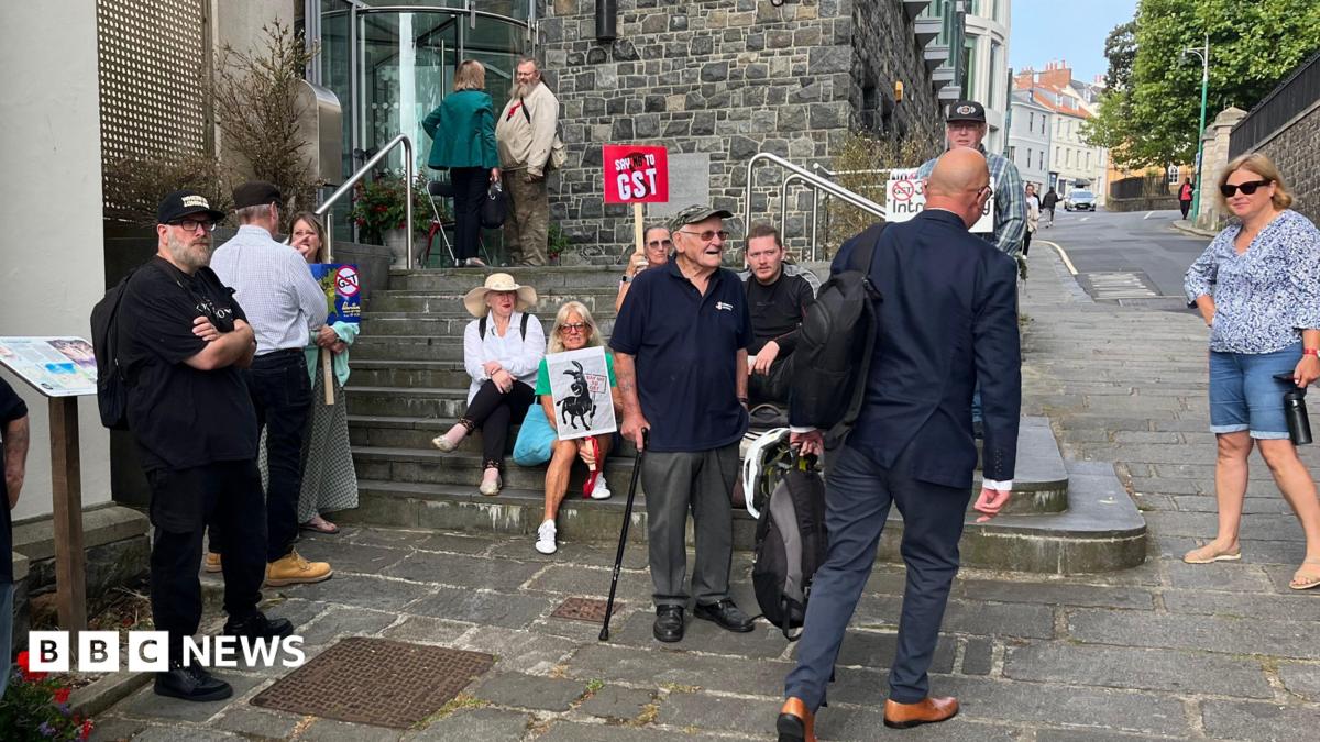 Move to stop work on Guernsey GST rejected by politicians