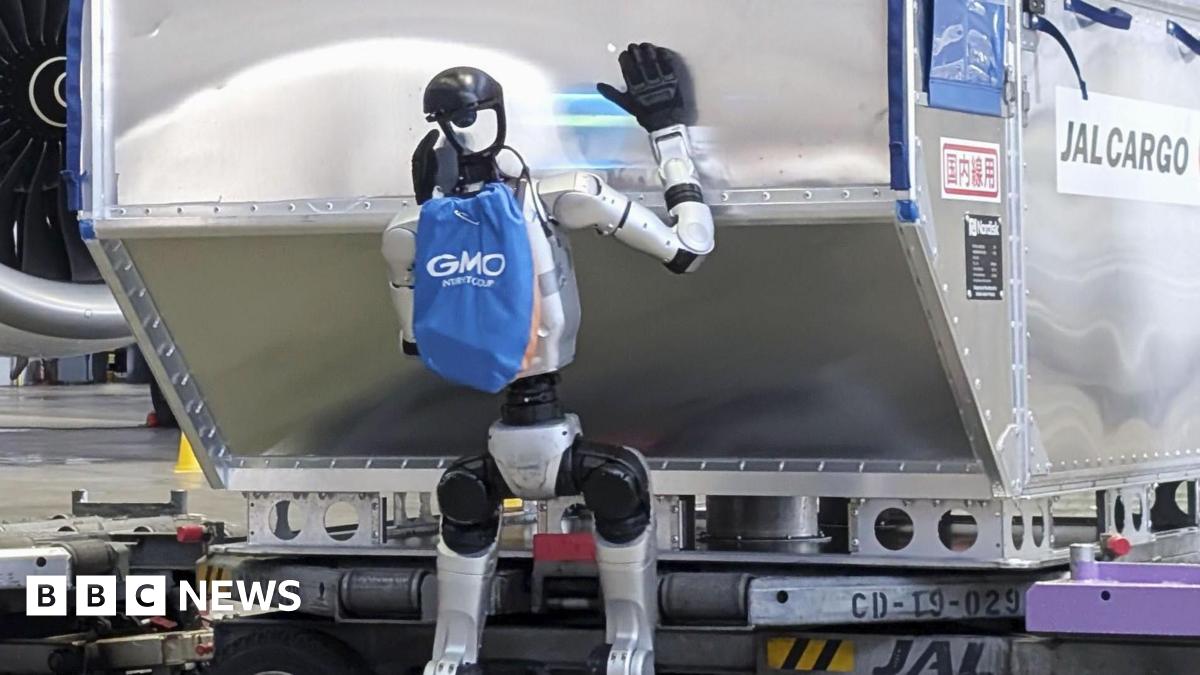 Japan Airlines trials humanoid robots as ground handlers - BBC News