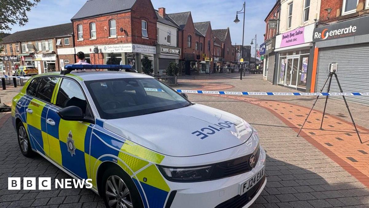 Arnold car crash: Several injured after car crashes into 'multiple pedestrians' in Nottinghamshire, police say