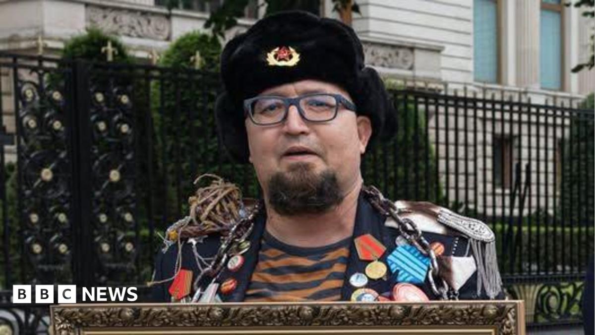Russian opposition artist Robert Kuzovkov shot dead in exile in Poland