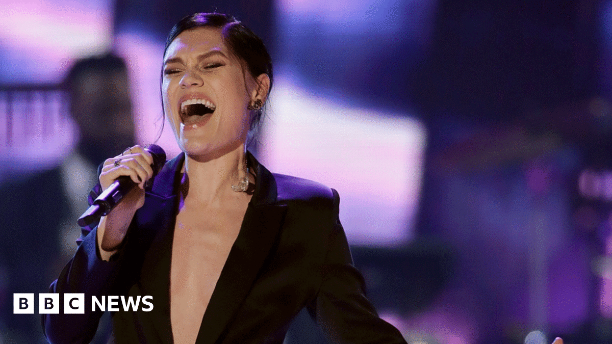Jessie J wins China singing talent show contest - BBC News