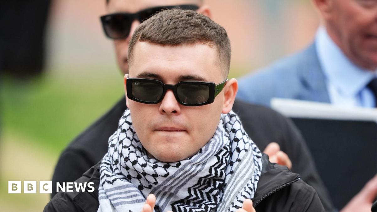 Kneecap rapper Mo Chara's terror case thrown out