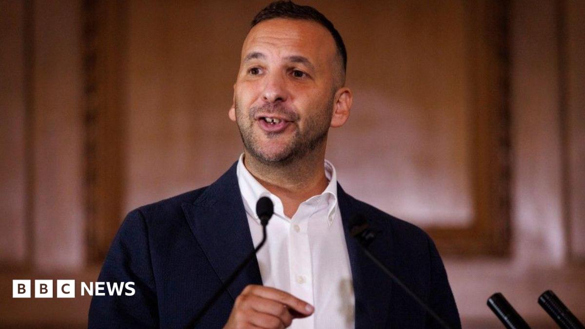 Green Party Proposes Windfall Tax on Large Bank Profits to Aid Small Businesses