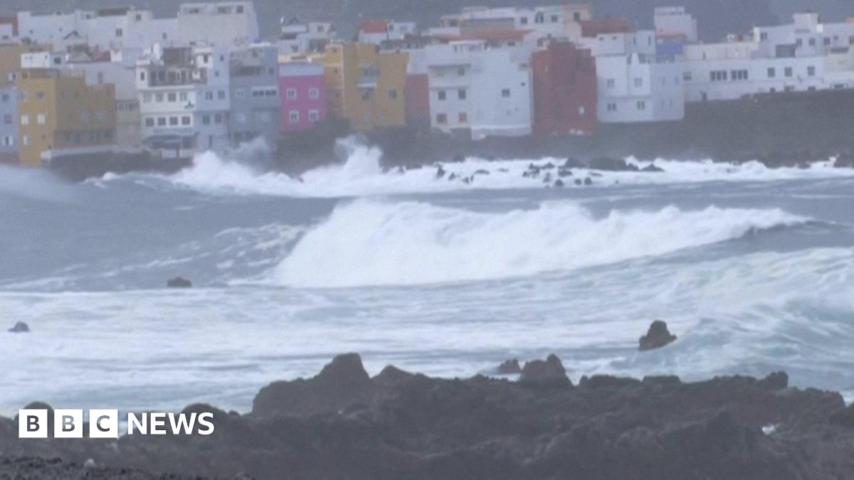 
                            Three dead and 15 injured in Tenerife tidal surge