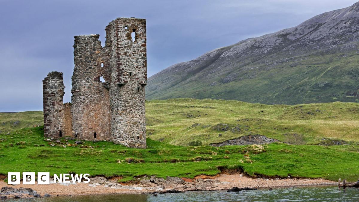 
                            Ardvrek Castle wall 'ripped down' for use as stepping stones