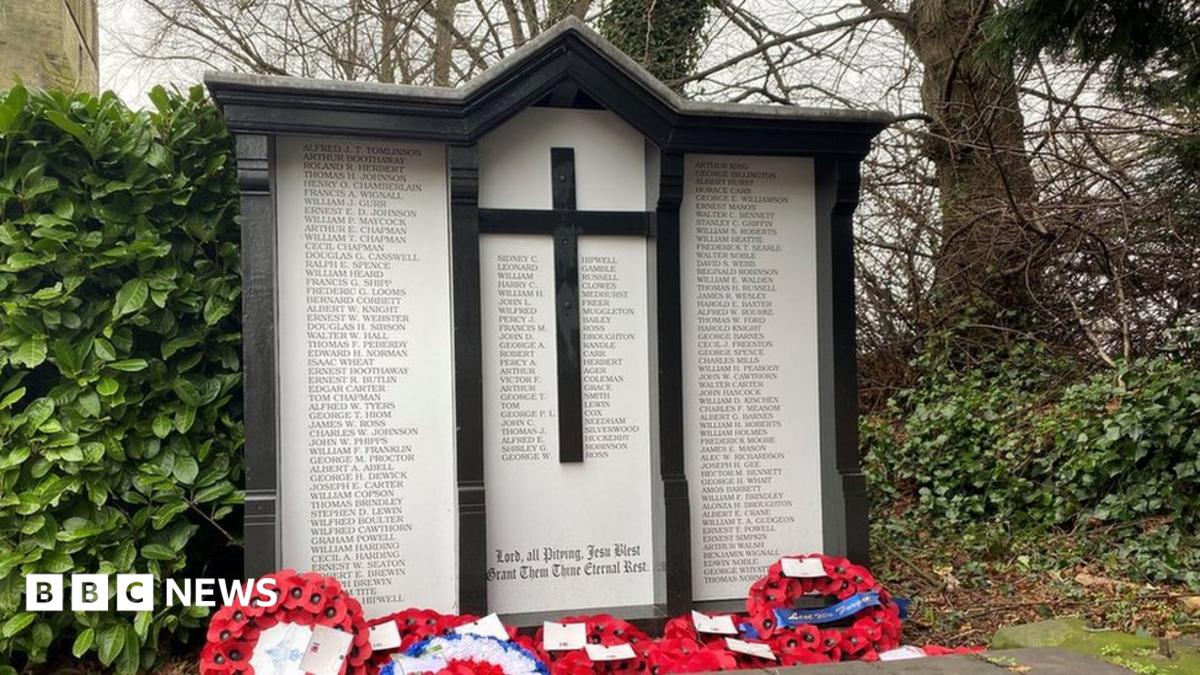 Wigston: Memorial restored in 'incredibly important' project - BBC News