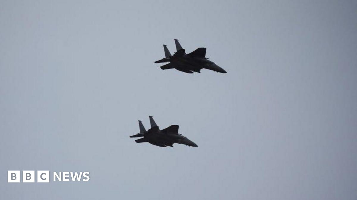 South Korea fighter jets collided due to pilots snapping pictures, report finds