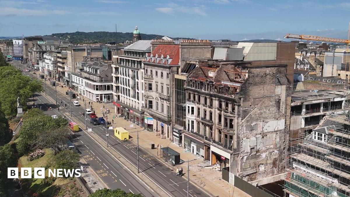 Building fire closes Edinburgh's main high street during festival season