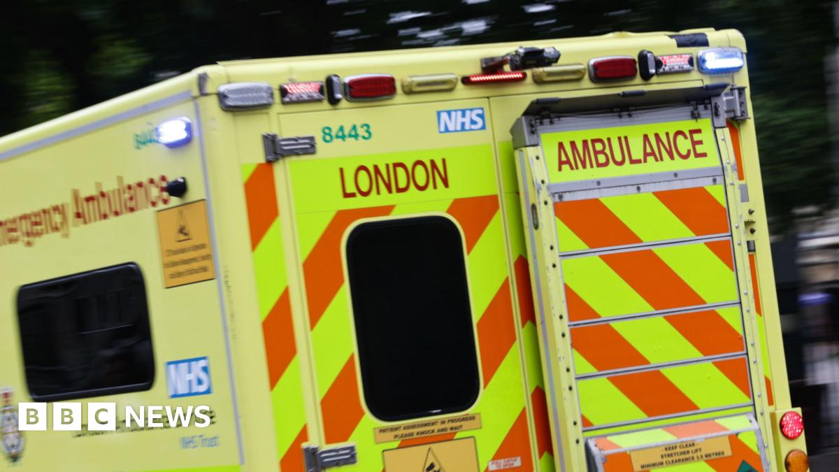 A13 Rainham crash: Three dead in multi-vehicle collision - BBC News