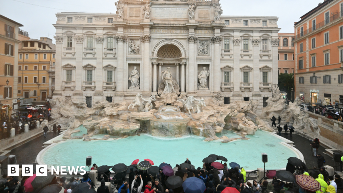 Rome to regulate Trevi Fountain crowds after restoration