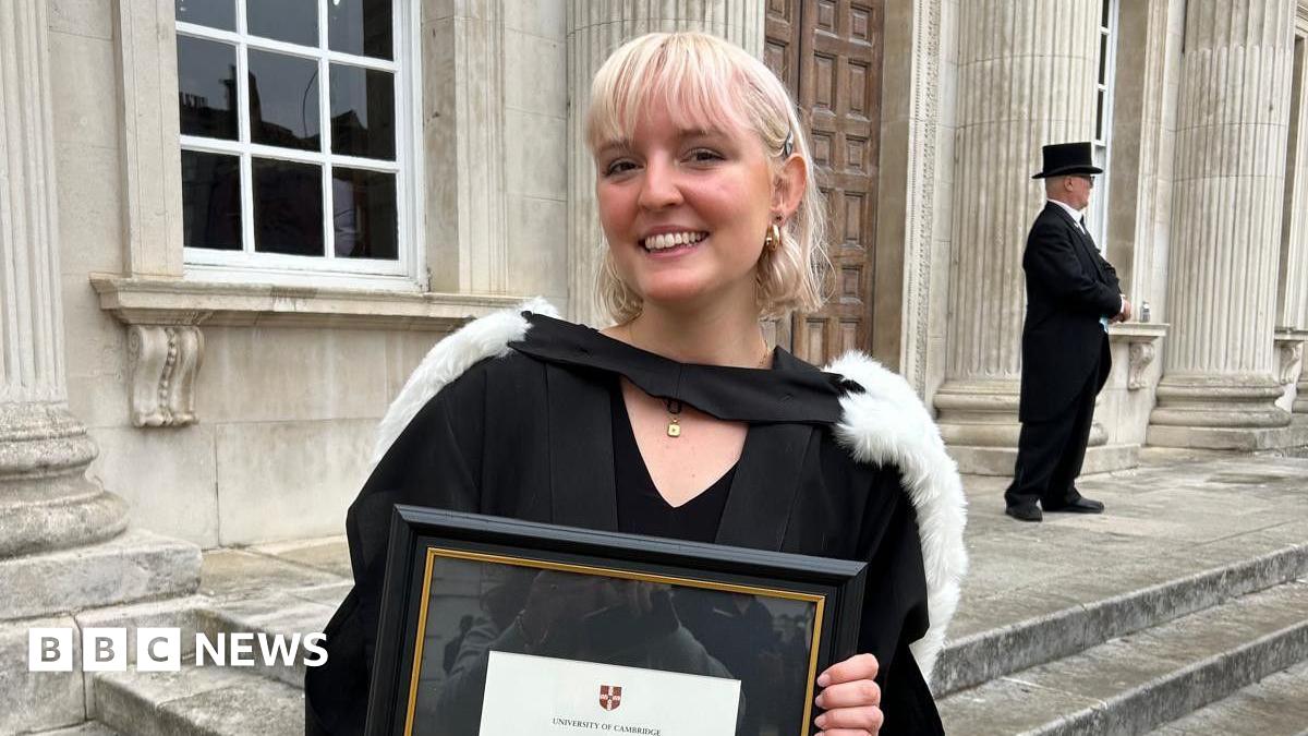 bbc.co.uk - Emer Moreau - Soul-destroying': Young jobseekers on the struggle to find work