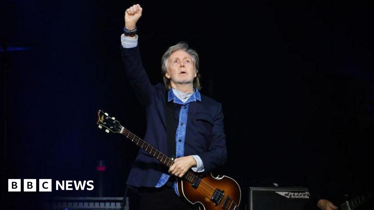 Ringo Starr makes surprise appearance at Paul McCartney show