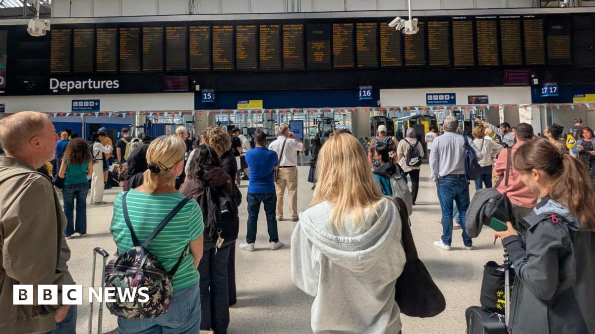 Waterloo signal failure causes major disruption