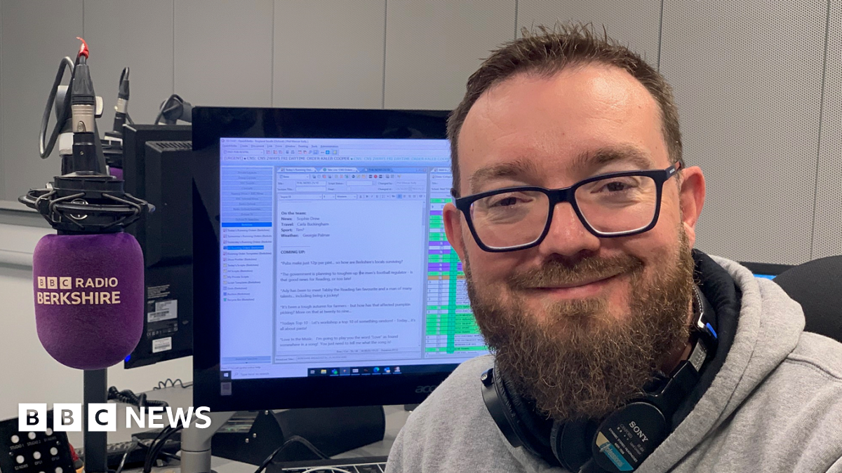 Bowel cancer tests: 'It was not as awful as I was expecting' - BBC News