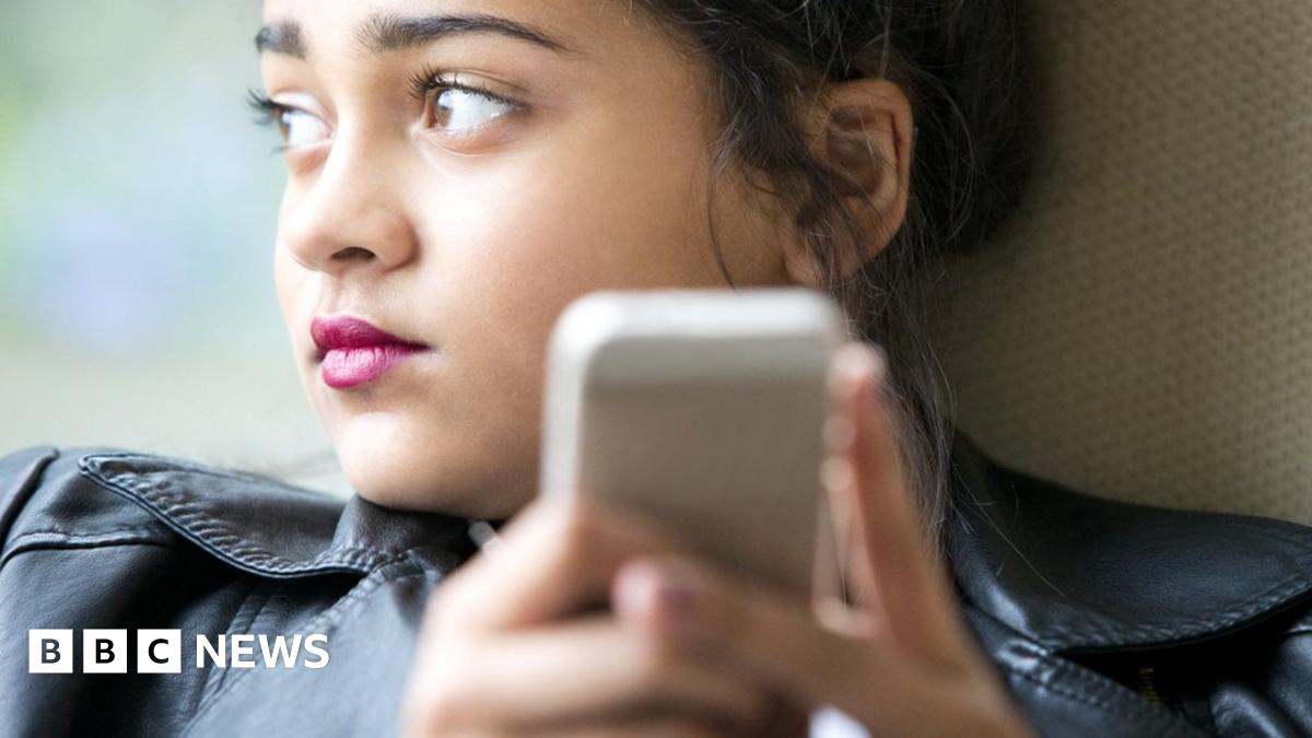 Social media damages teenagers' mental health, report says - BBC News