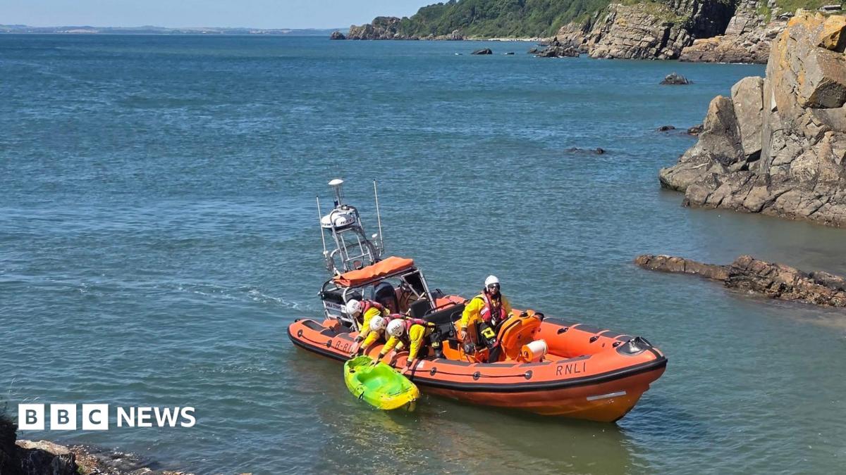 Jet ski rider rescues kayakers caught out by turning tide