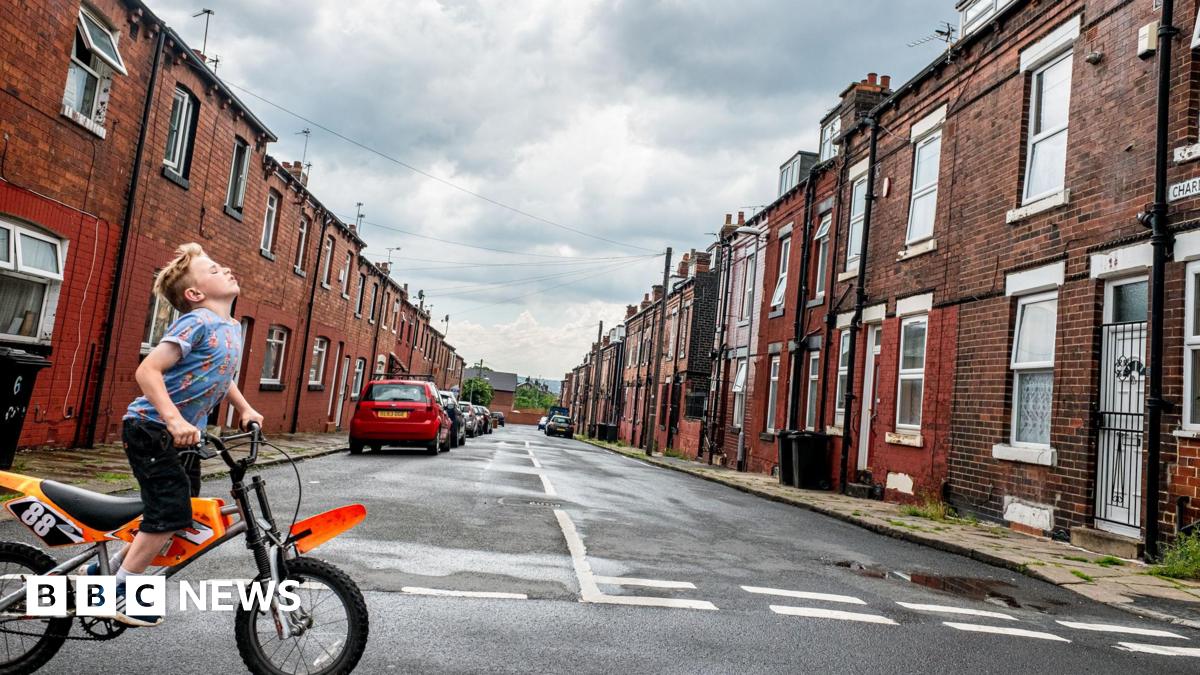Back-to-back life on city's streets caught on camera