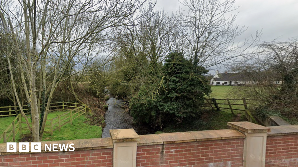 Man dies after entering flood water in Egginton in police chase