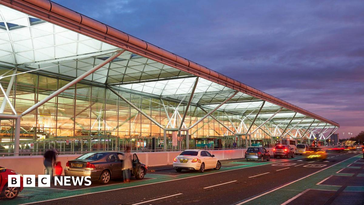 London Stansted Airport to introduce barrier-free drop offs