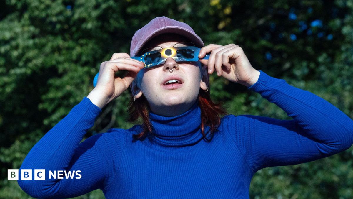 Eclipse eye damage warning - looking at sun without glasses
