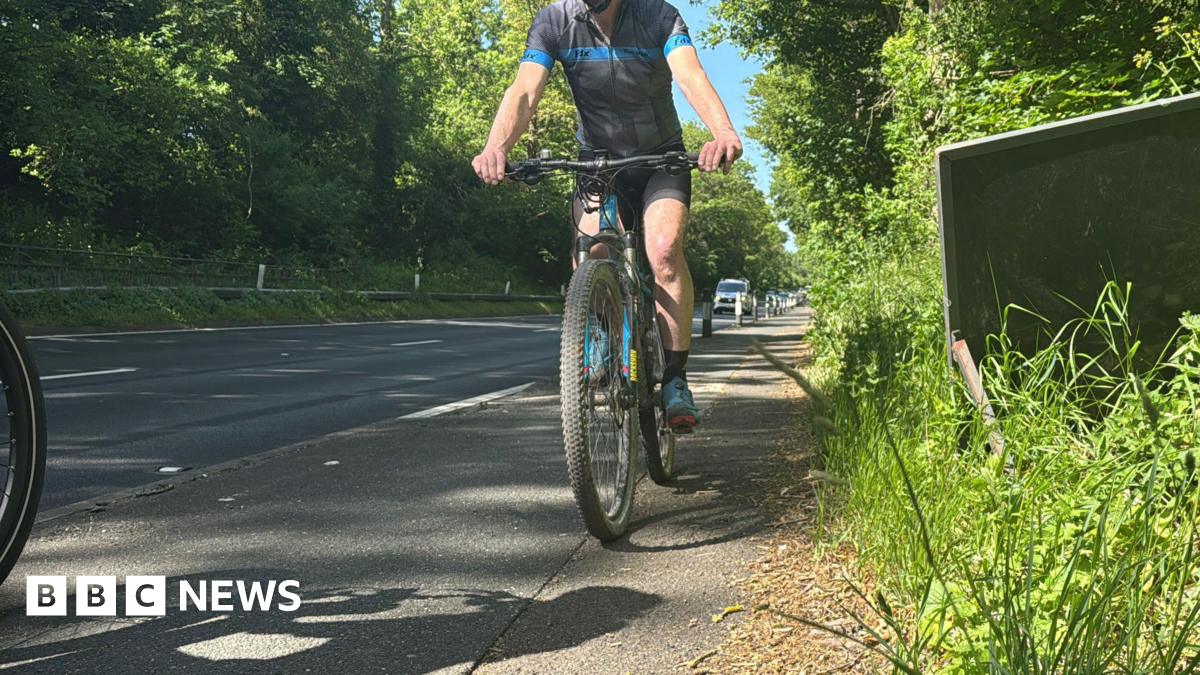 East Sussex: Cyclists urge upgrades to 'dangerous' A27 cycle path