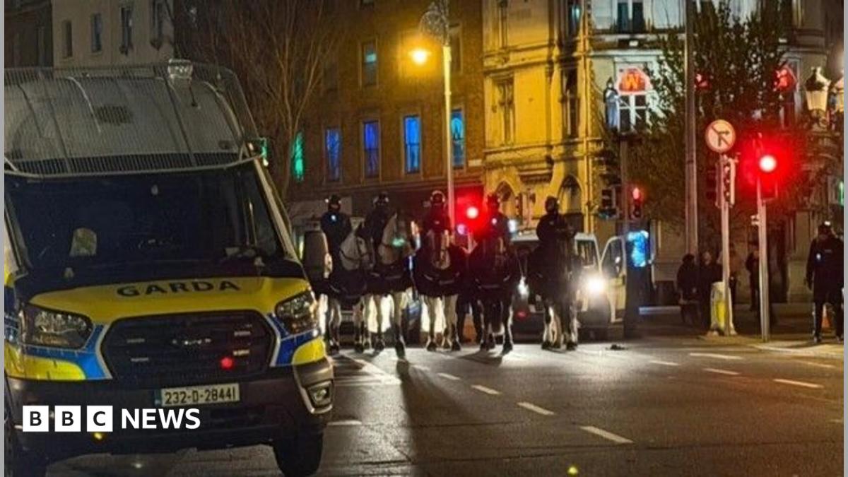 Irish fuel protests: Police clear protesters from sites in Dublin and Galway