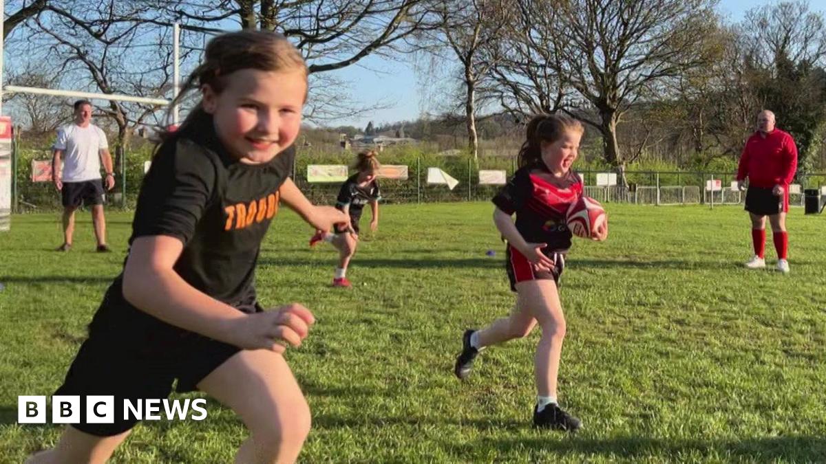 Girls lead push for new Keighley rugby ground - BBC News