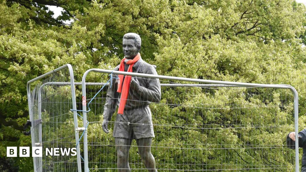 Middlesbrough's Albert Park Brian Clough statue sent for repairs