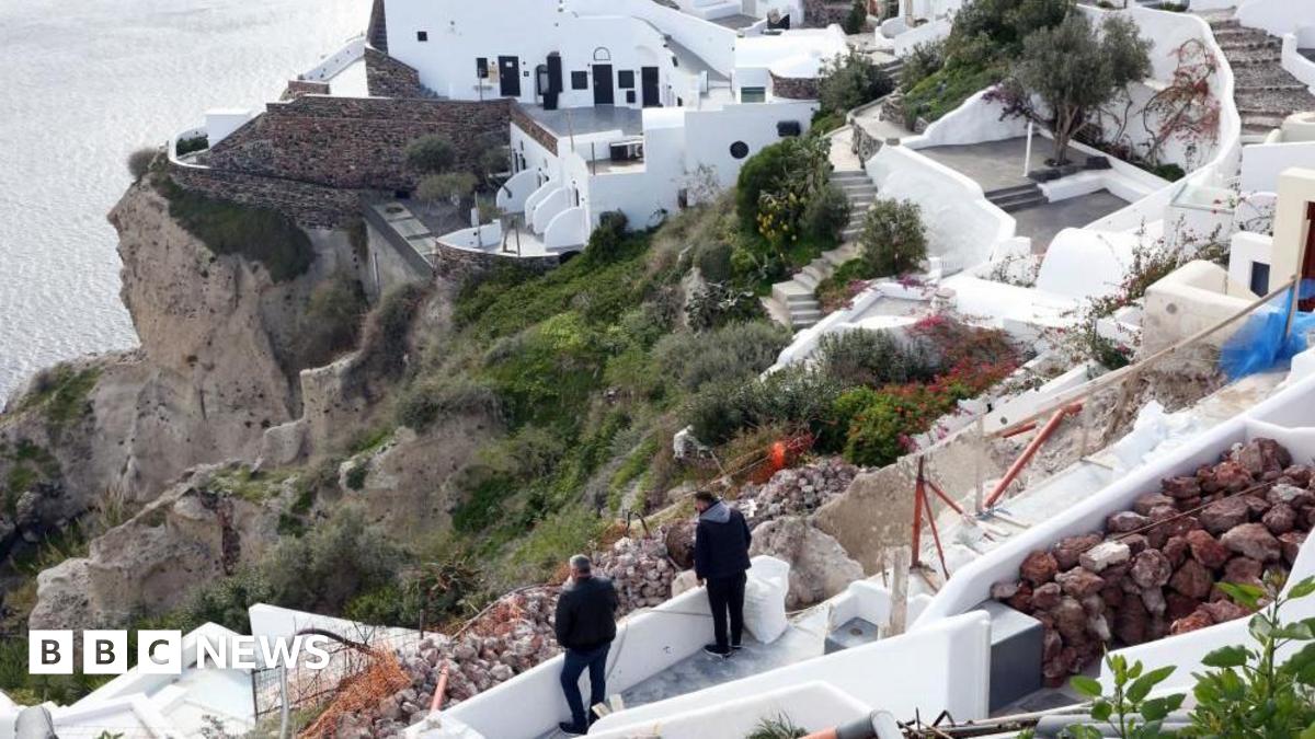 Santorini earthquakes: How long could the 'seismic crisis' last?  - BBC News