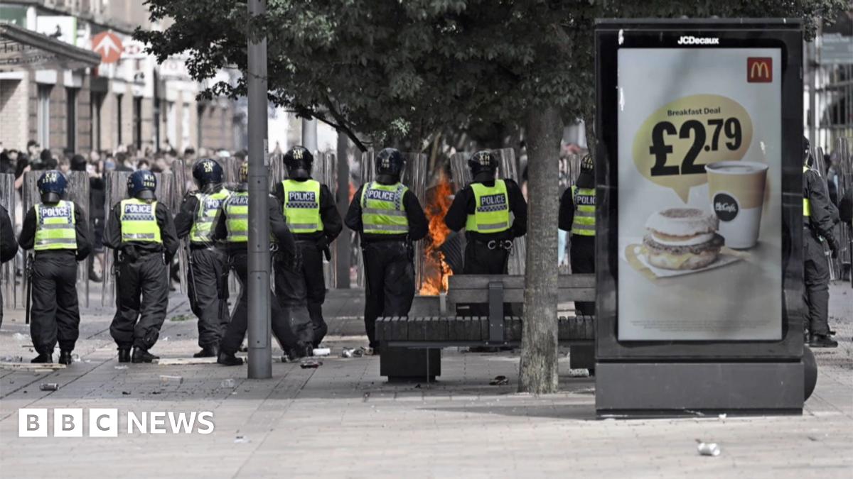 Have Hull riot scars healed for city's asylum seekers? - BBC News