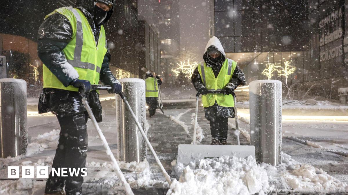 More than 5,000 flights cancelled as major snow storm blasts US north-east