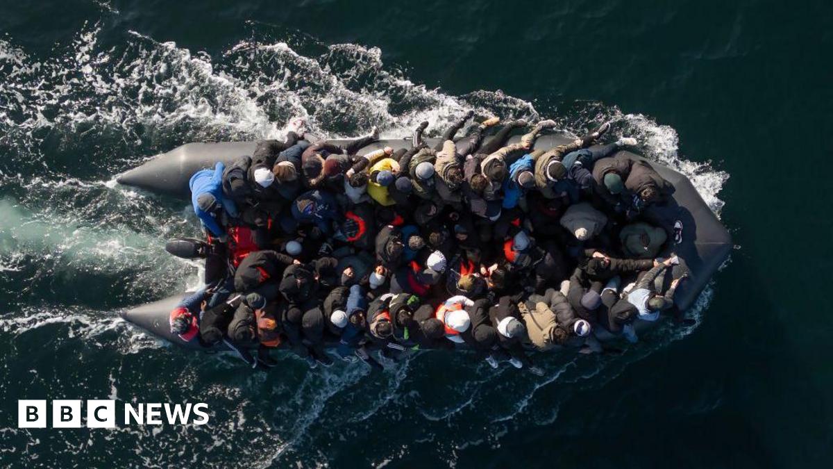 Man dies crossing English Channel
