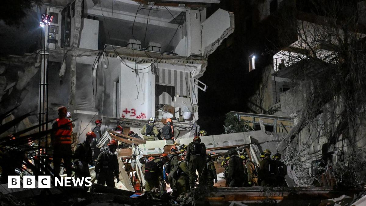 Iran warns of 'devastating' retaliation after Trump's expletive-filled threats thumbnail