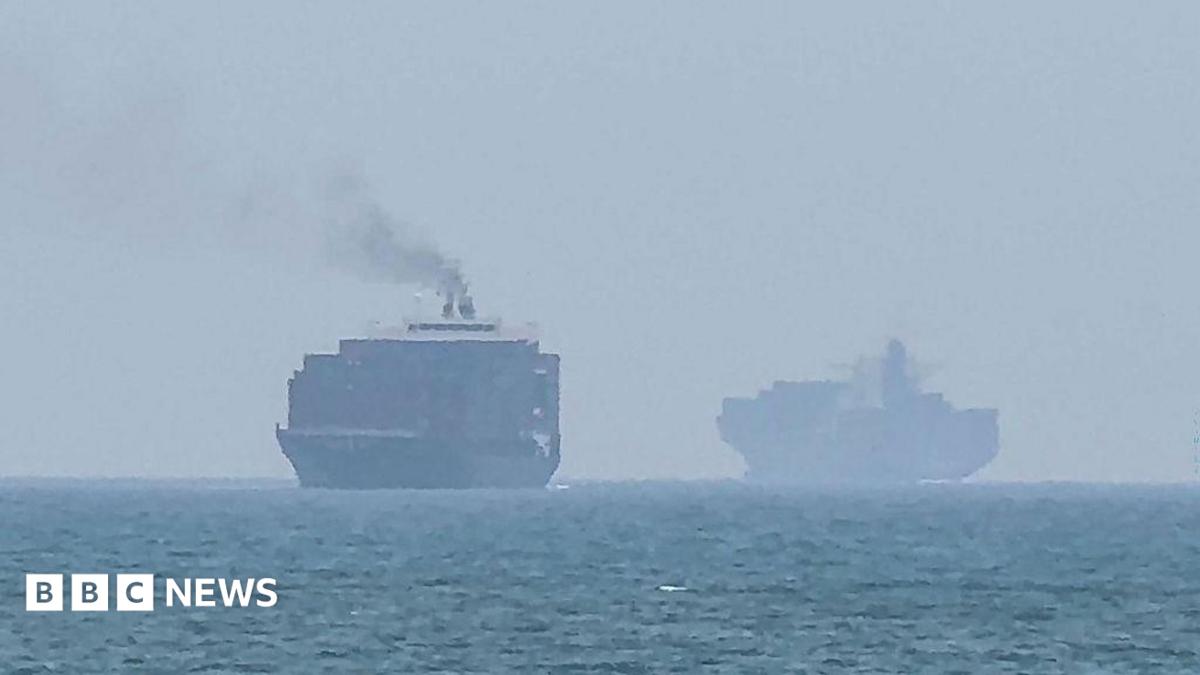 Hormuz talks positive, Oman says, as Iran warns deal would not open strait