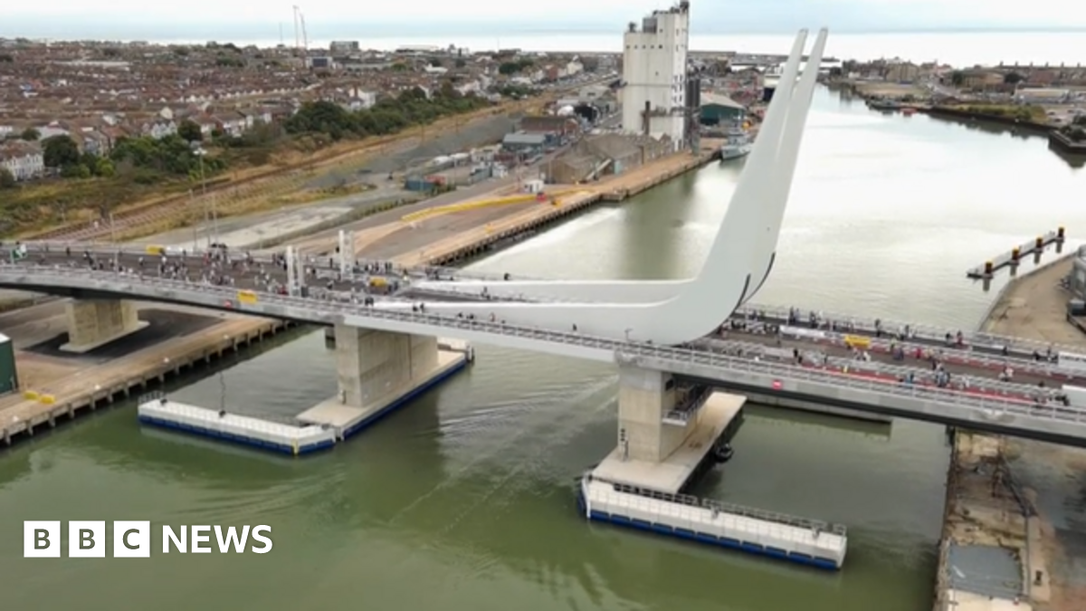 Lowestoft beats Great Yarmouth in battle of the bridges