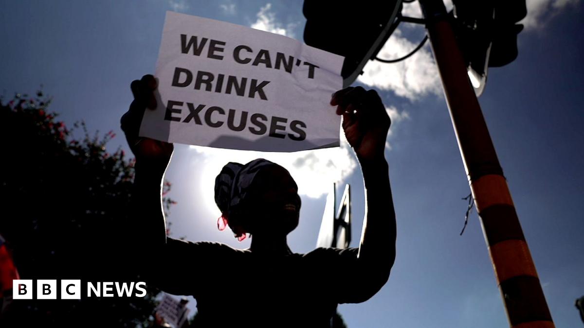 South Africans say criminal gangs are exploiting the water crisis