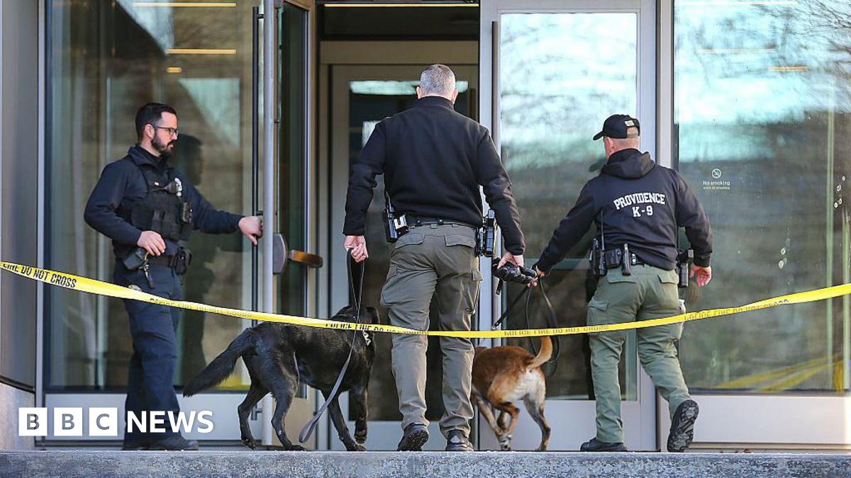 ブラウン大学銃乱射事件の容疑者捜索で警察が新たな映像を公開 – ライブフォロー