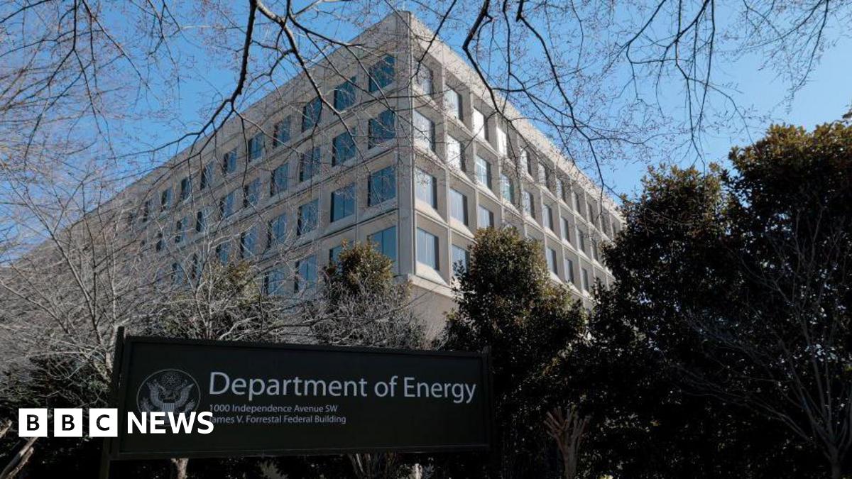 US goverment seeks to rehire recently fired nuclear workers