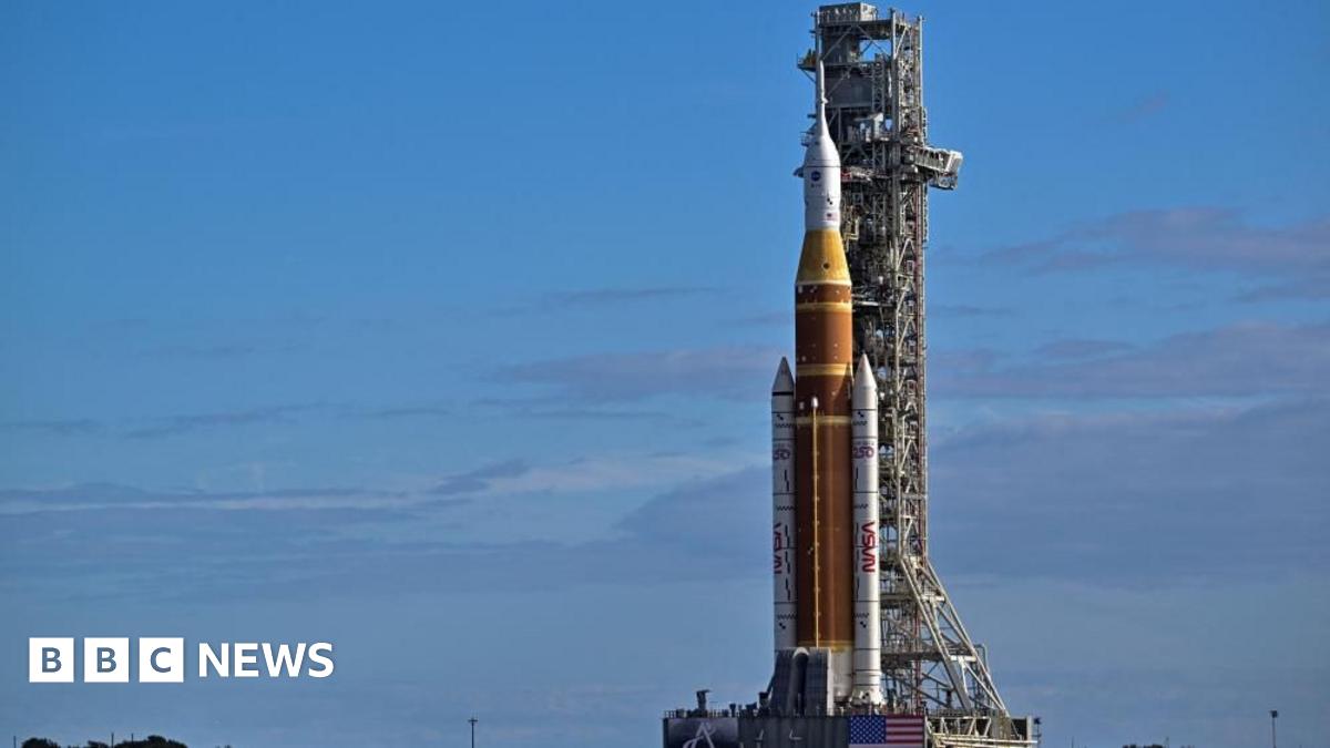 
                            Artemis II: Nasa's mega Moon rocket arrives at launch pad