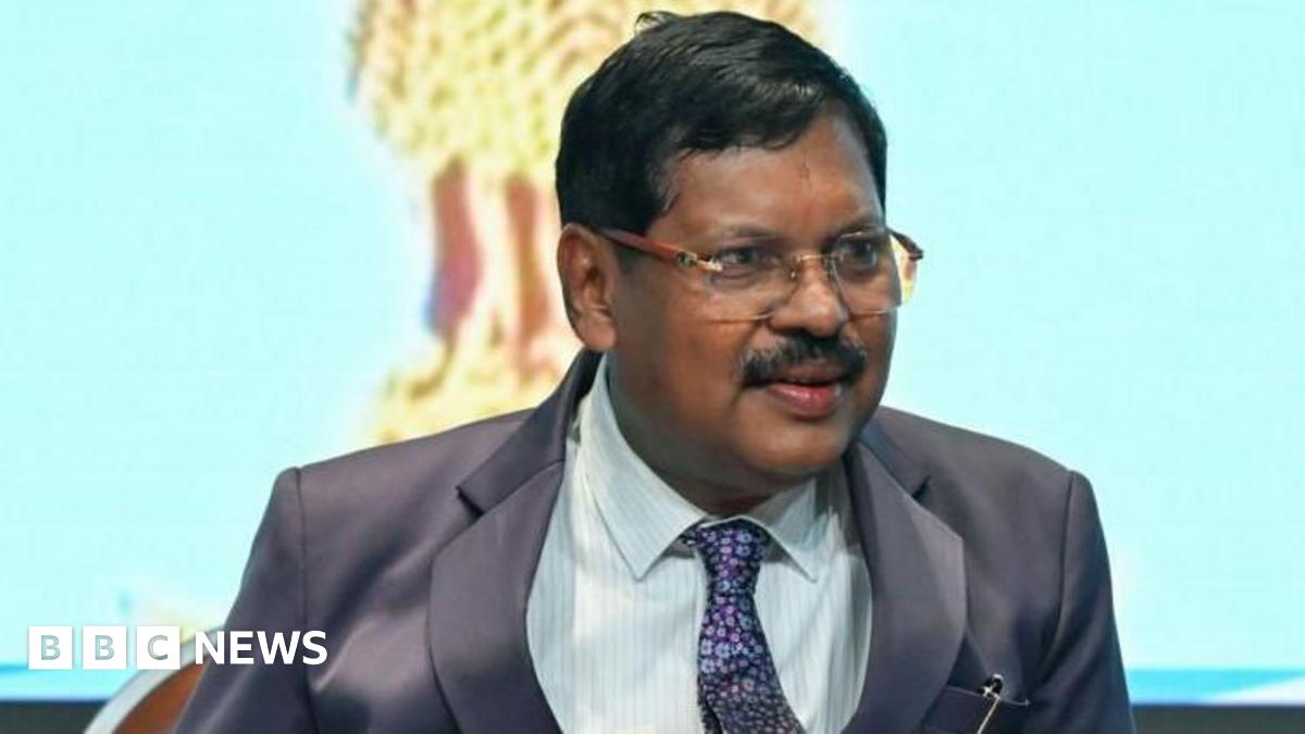 Shoe thrown at India's top judge in religious row