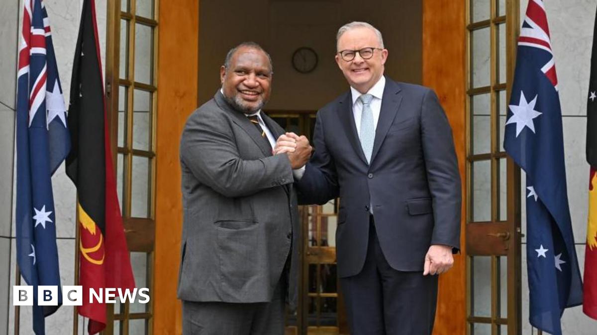 Australia signs key defence deal with Papua New Guinea