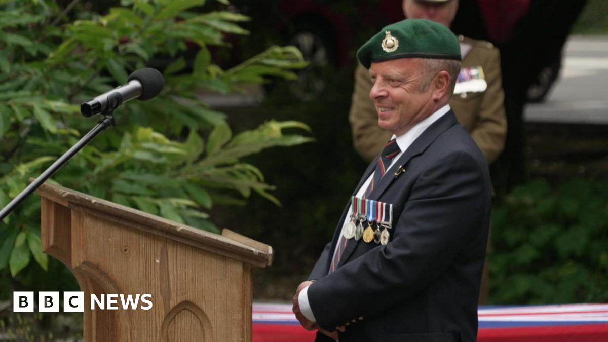 School unveils war memorial for former pupils killed in wars