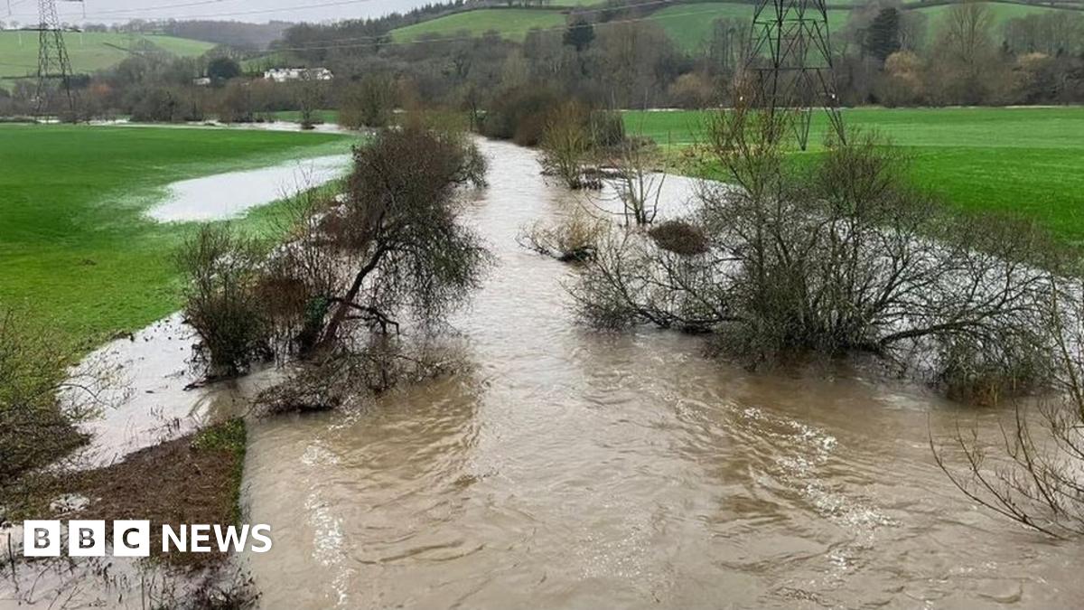 How El Niño is delivering a sodden spring to Devon and Cornwall - BBC News