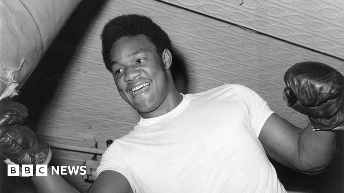 George Foreman latest: Sports legends and boxing fans pay tribute to heavyweight icon George Foreman