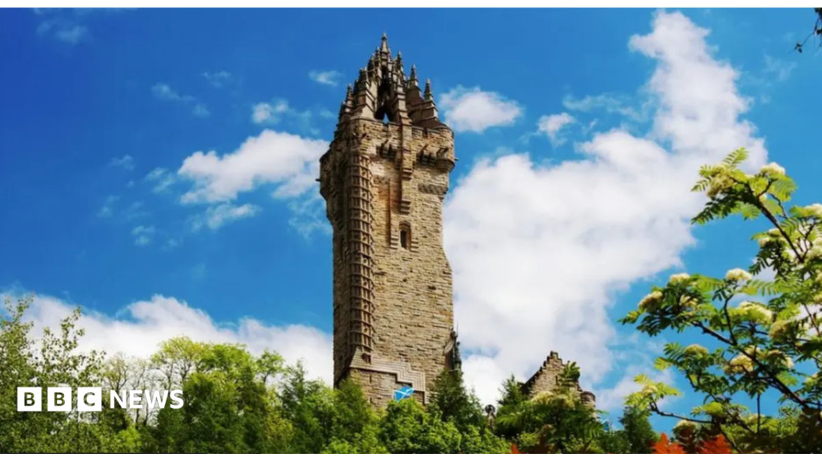 Pilot accused of flying low over National Wallace Monument