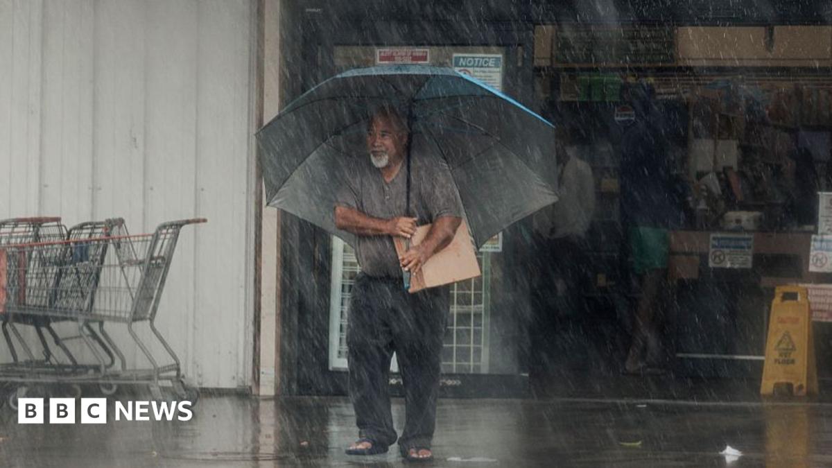 Hurricane Lala lashes Hawaii with strong winds and torrential rain