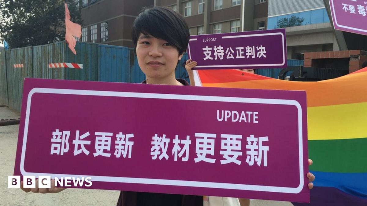 Fighting the views of homosexuality in China's textbooks - BBC News