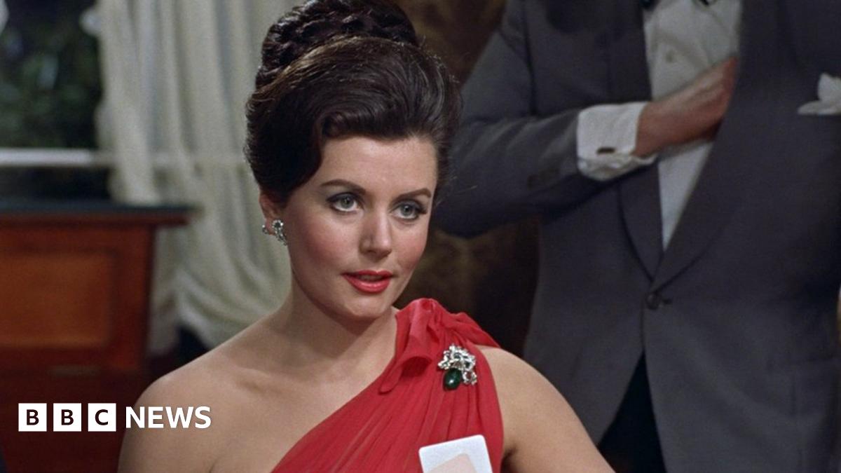 First James Bond girl Eunice Gayson dies at 90