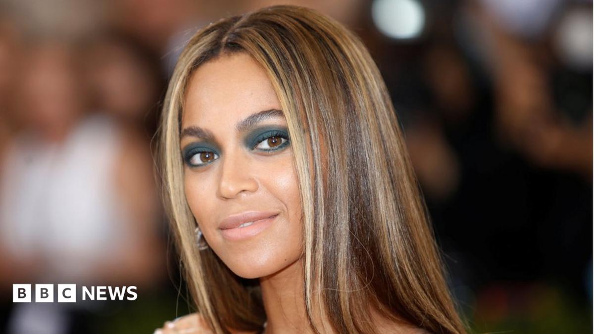 Beyonce offers aid to Houston flood victims - BBC News