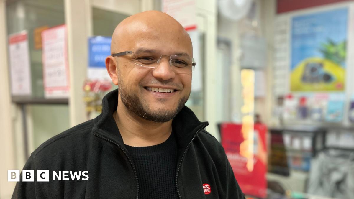 Sale postmaster hailed 'community champion' for smartphone help